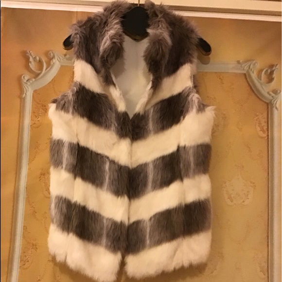 White House Black Market Jackets & Blazers - Faux Chevron fur Women’s Vest